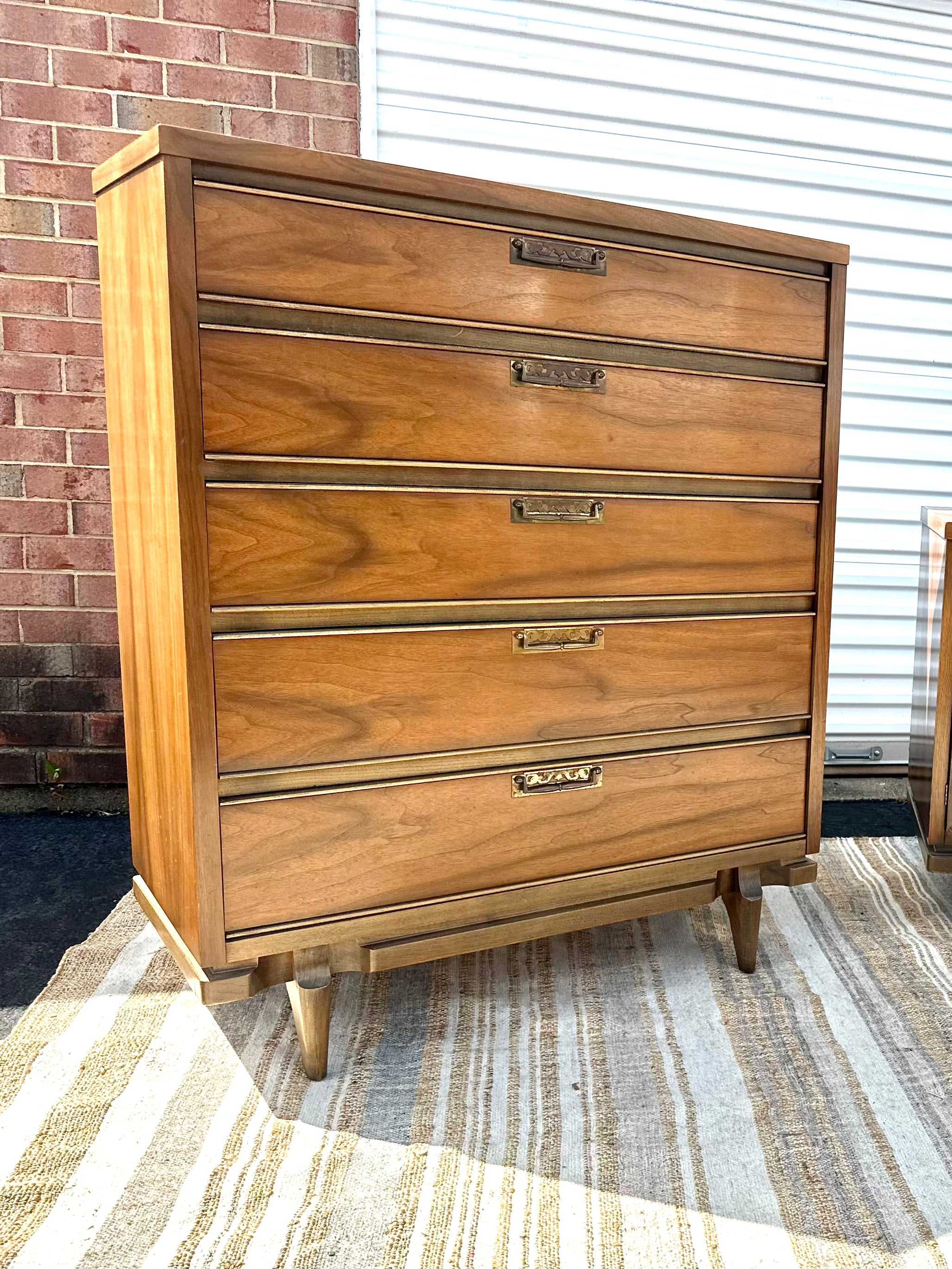 United Furniture Co. Midcentury Modern Tallboy Dresser United Furniture Co. Midcentury Modern Tallboy Dresser