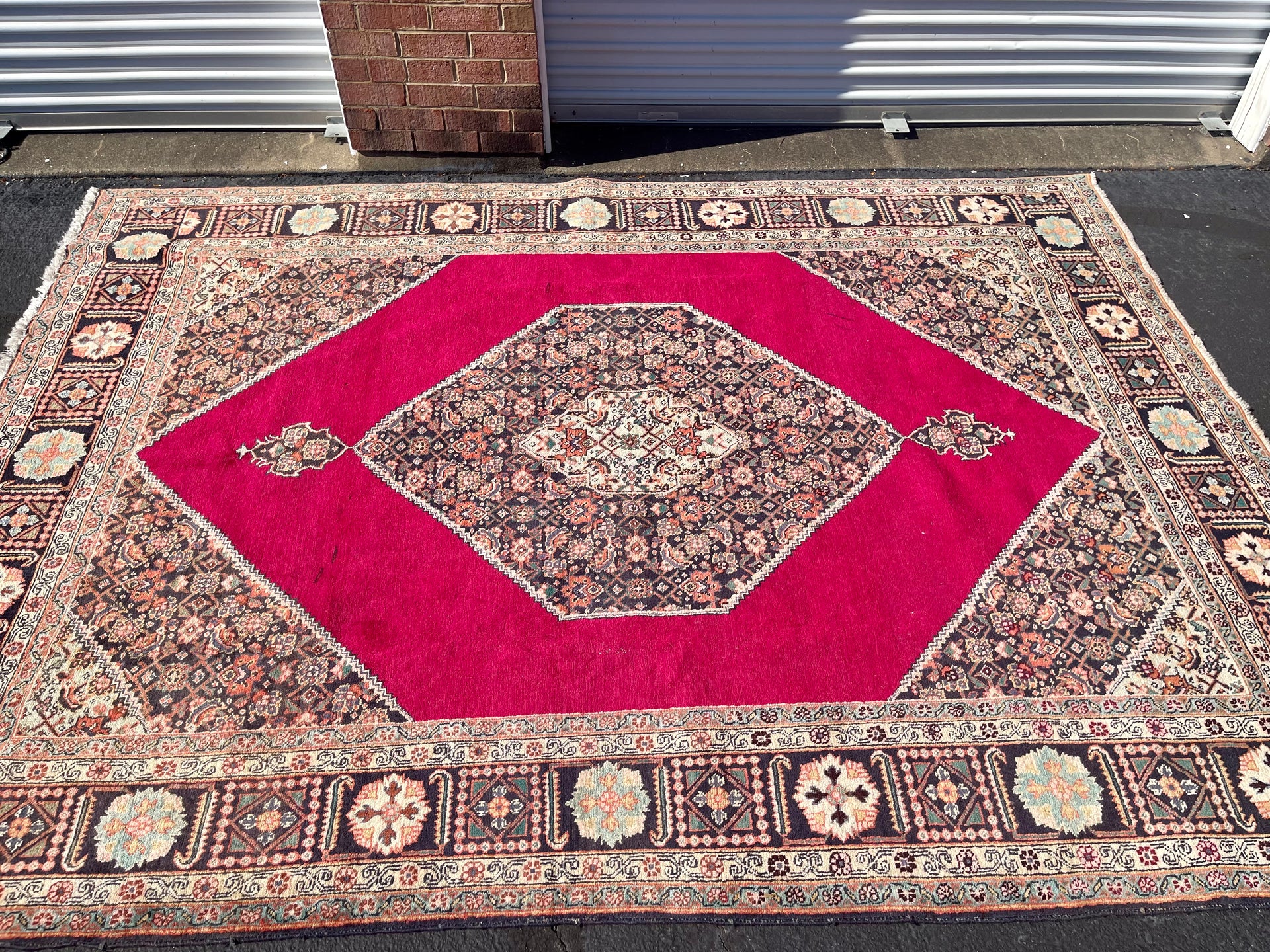 Large Red Oriental Hand-knotted Area Rug