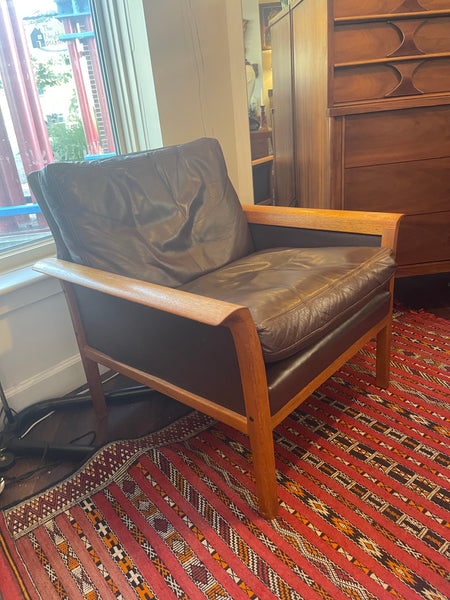 Knut Sæter for Vatne Møbler
 Scandinavian Modern Brown Leather & Teak Lounge Chair