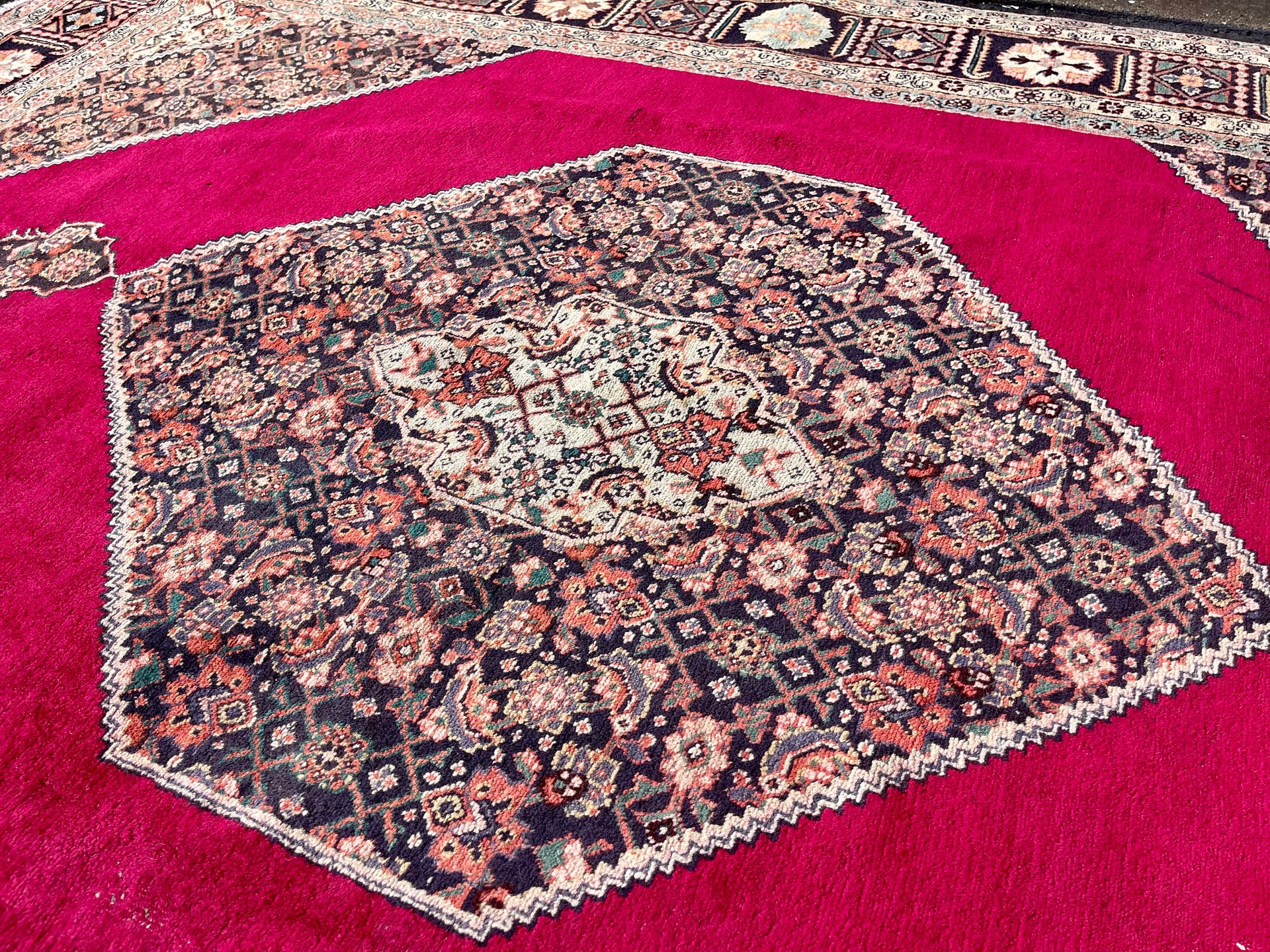 Large Red Oriental Hand-knotted Area Rug