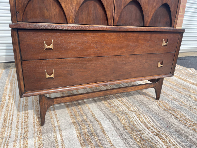 Broyhill Brasilia Gentleman’s Chest