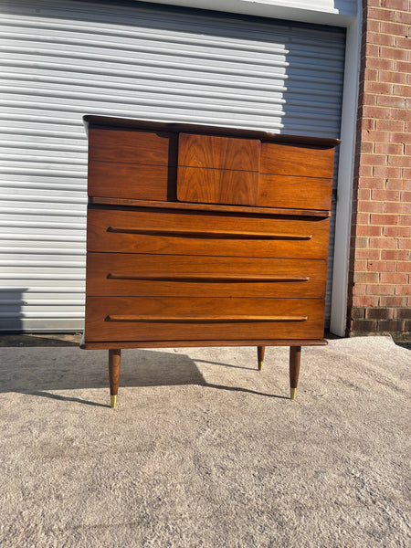 United Furniture Co. Tallboy Dresser