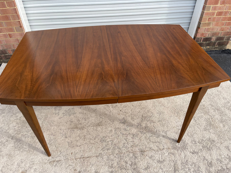 Young Mfg. Co Mid Century Modern Dining Table and Chairs