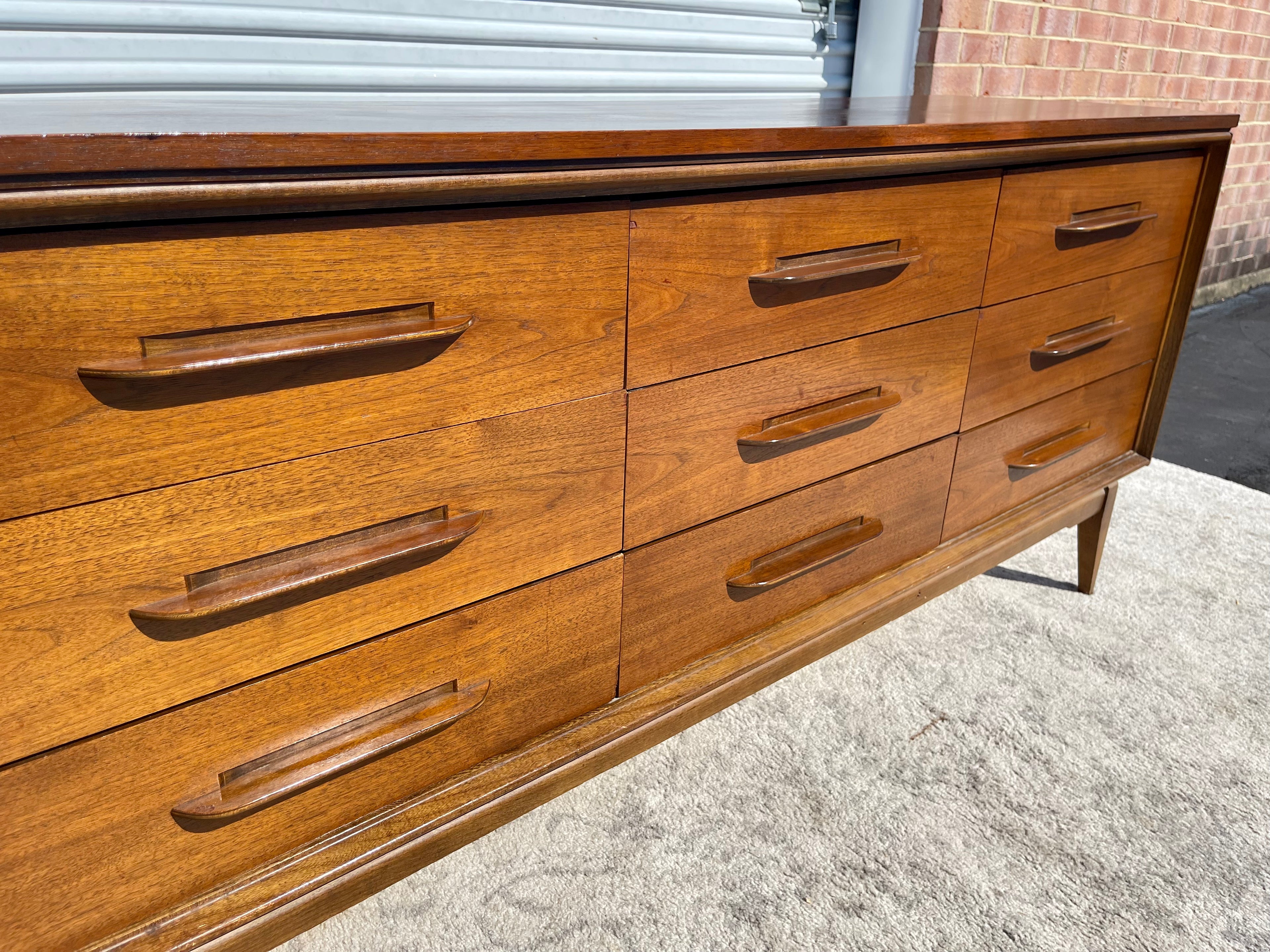 bassett mid century modern dresser Bassett Mid Century Modern Lowboy Dresser
