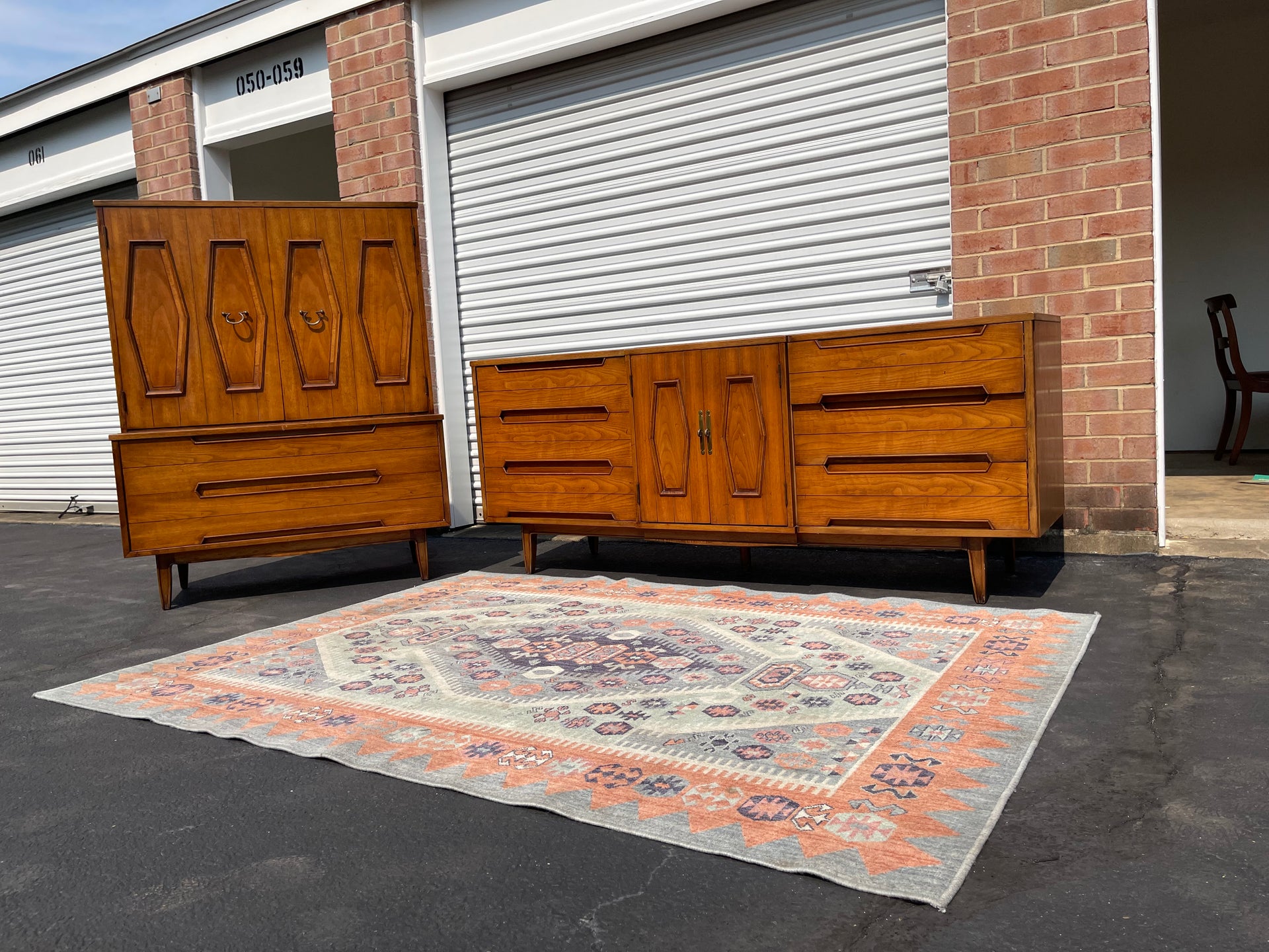 Thomasville Omega Mid Century Modern Dresser and Gentleman’s Chest Bedroom Set!