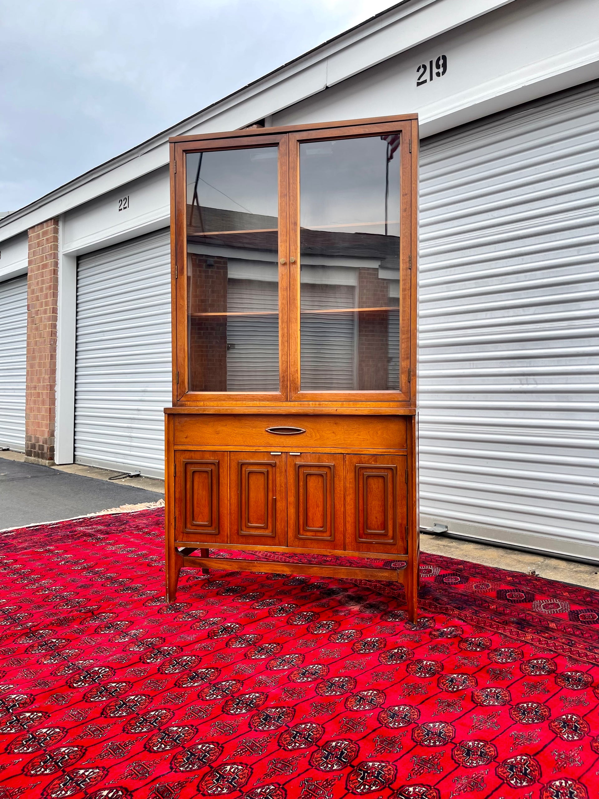 Broyhill Sculptura Hutch